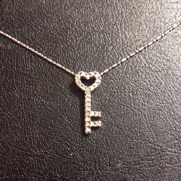 14k white gold 1/3k Diamond Key necklace Aurafin signed - Picture 2 of 10